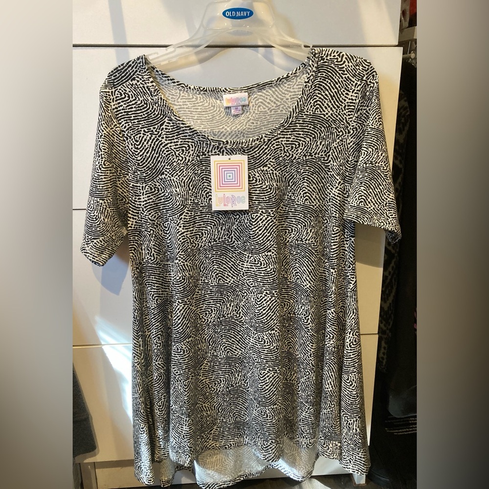 LulaRoe Perfect Tee size medium